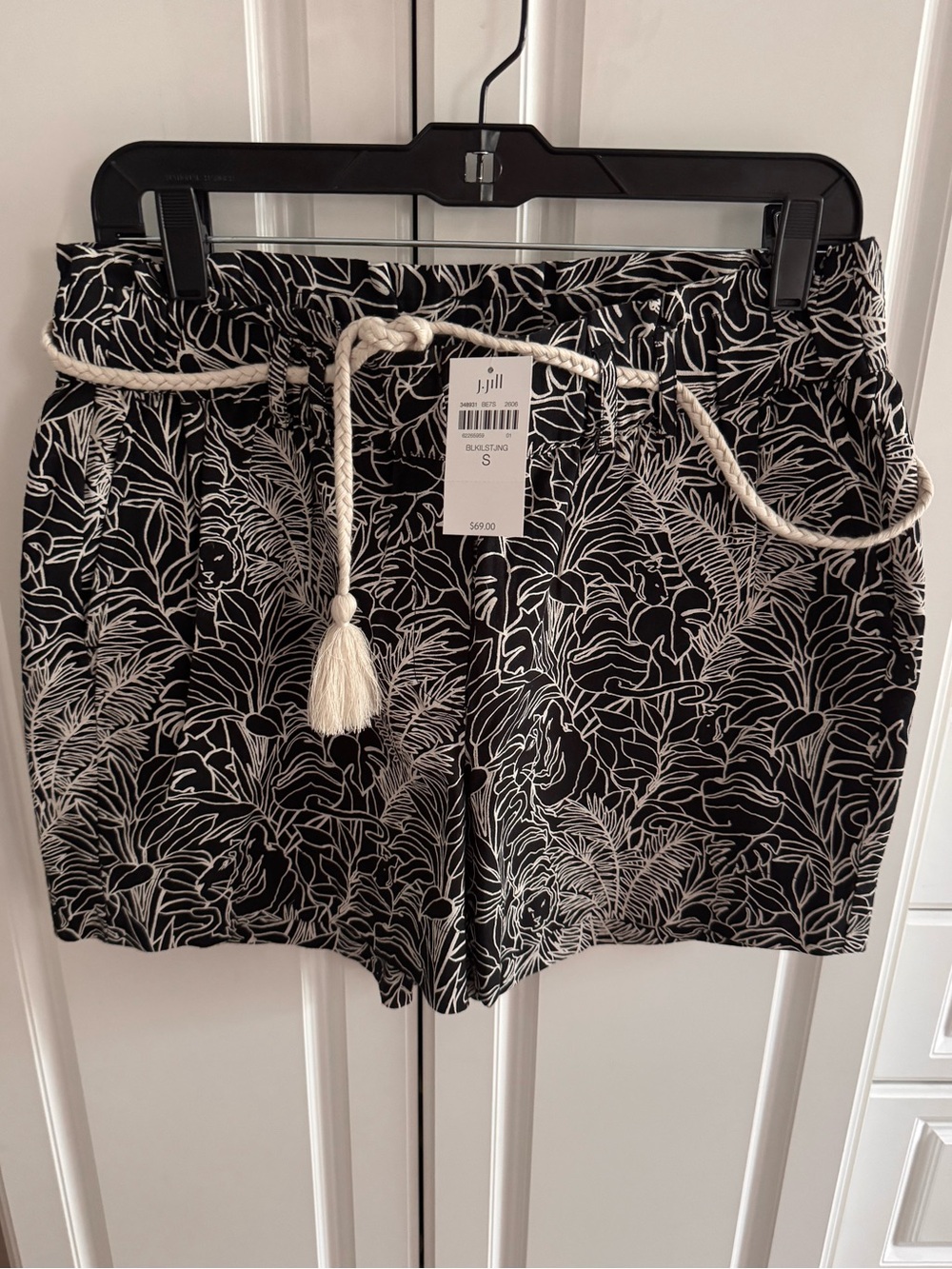 Jjill size small tropical print shorts, NWT